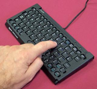 Imagen del teclado KeySonic con canalizador dactilar